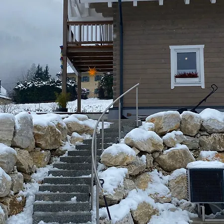 Dom wakacyjny Ferienyogahaus Bergblick Neues Blockhaus! *
